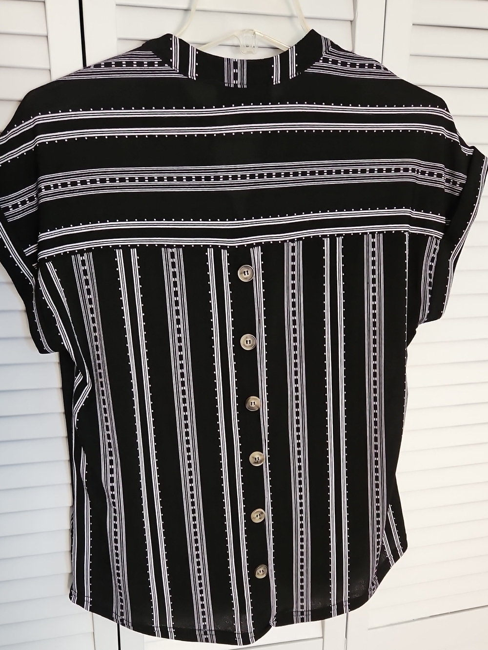 FLOWER & FEATHER BLACK/WHITE STRIPED TOP SZ S